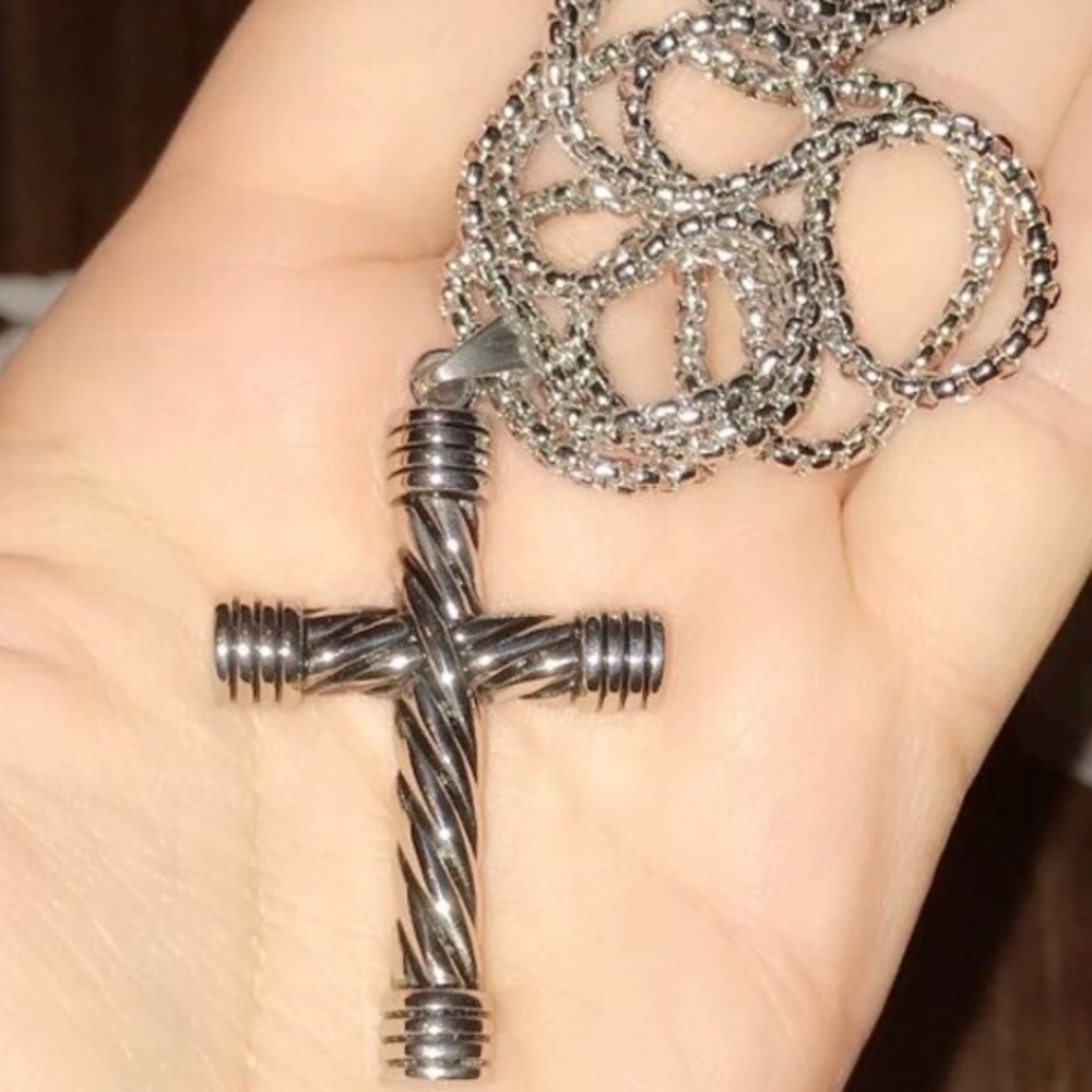 Men’s Stainless Steel Silver Cross Necklace Pendant. New with tags. - Picture 4 of 4